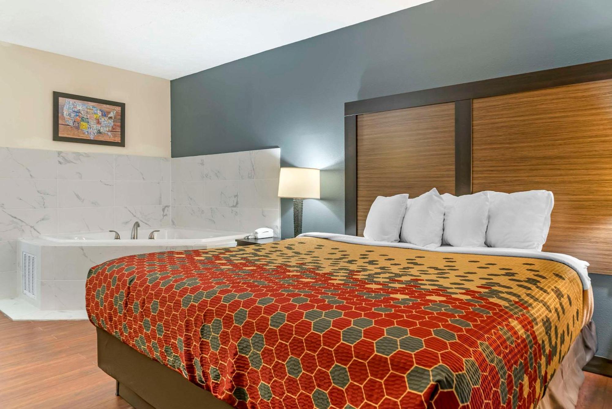 Econo Lodge Traverse City Eksteriør bilde