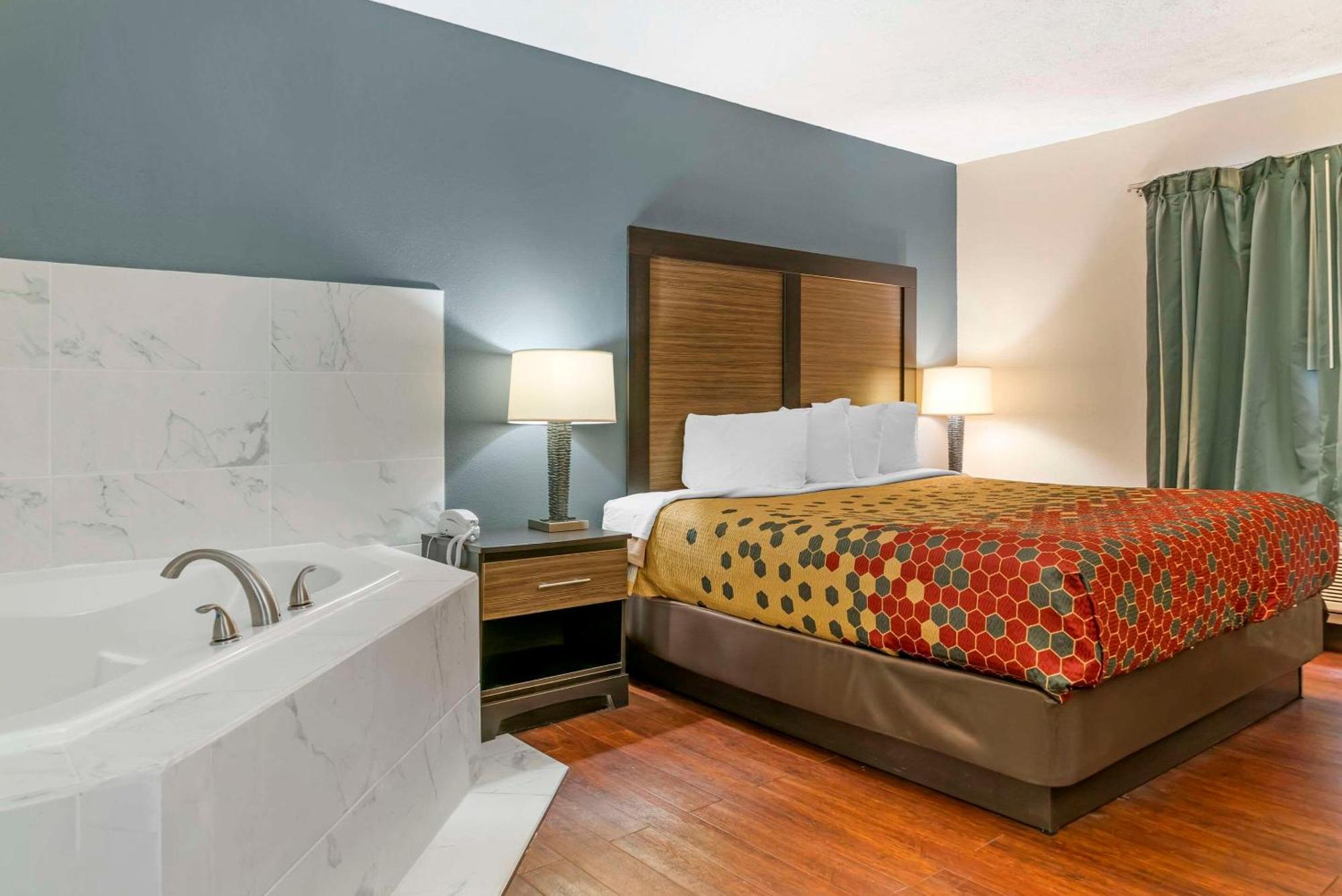 Econo Lodge Traverse City Eksteriør bilde