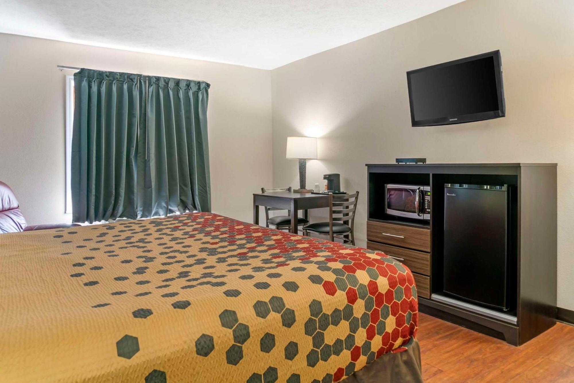 Econo Lodge Traverse City Eksteriør bilde