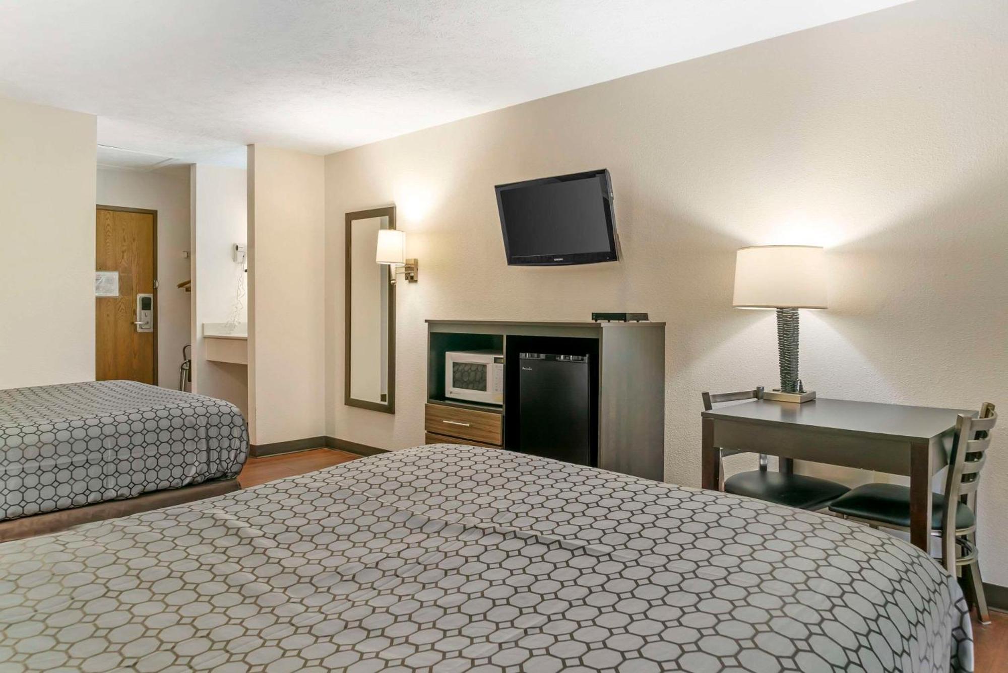 Econo Lodge Traverse City Eksteriør bilde