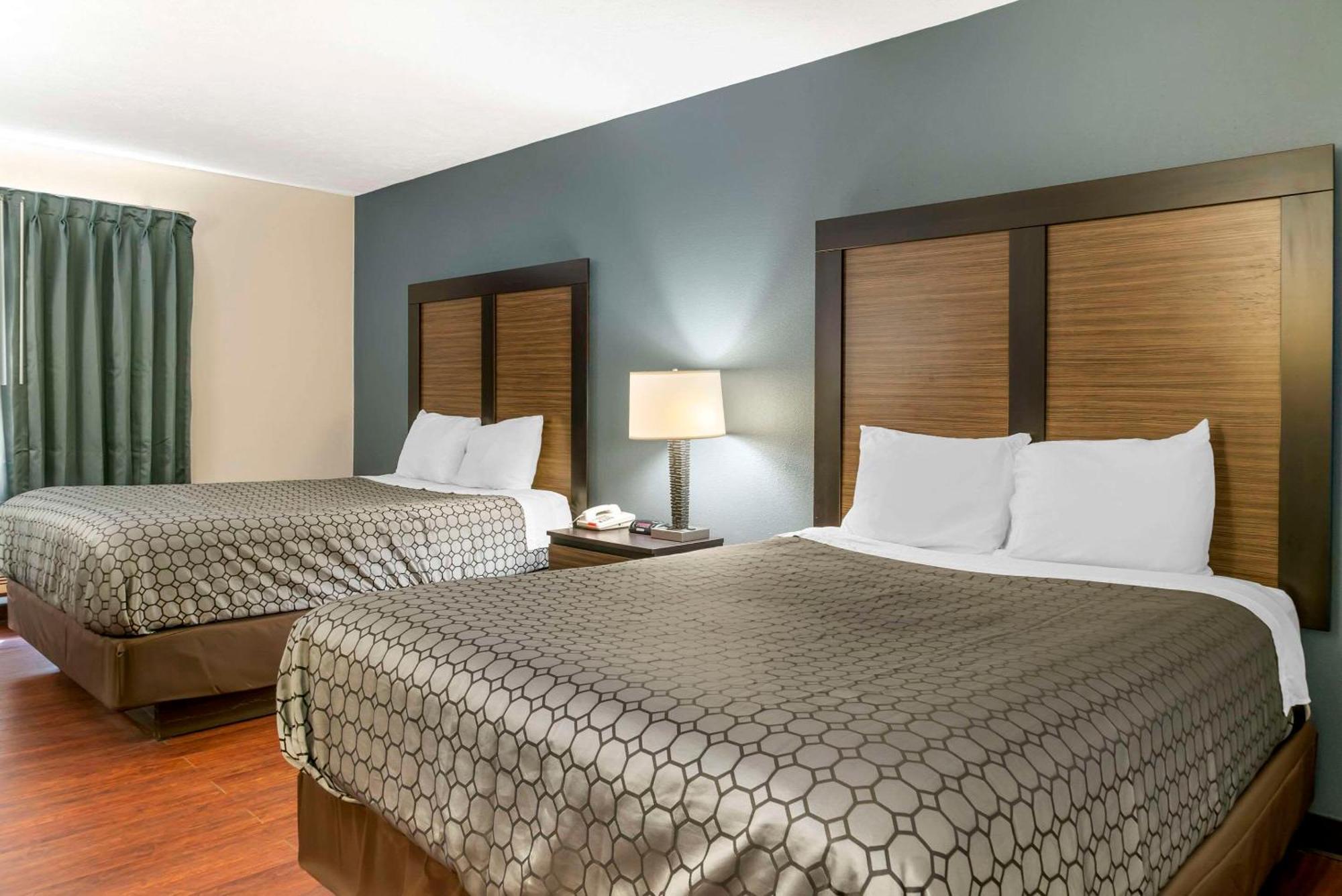 Econo Lodge Traverse City Eksteriør bilde