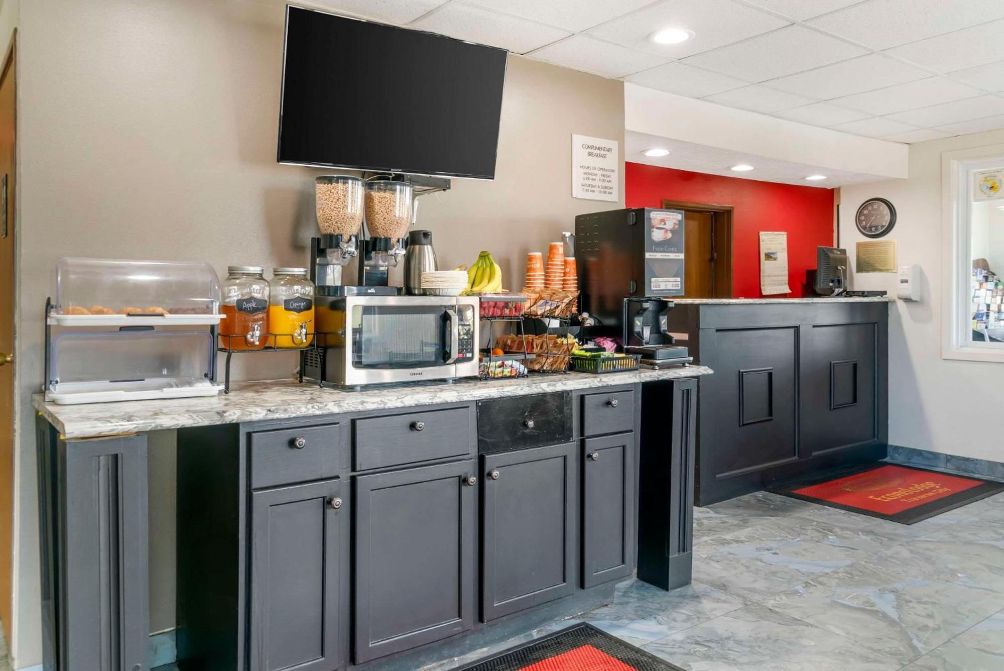 Econo Lodge Traverse City Eksteriør bilde