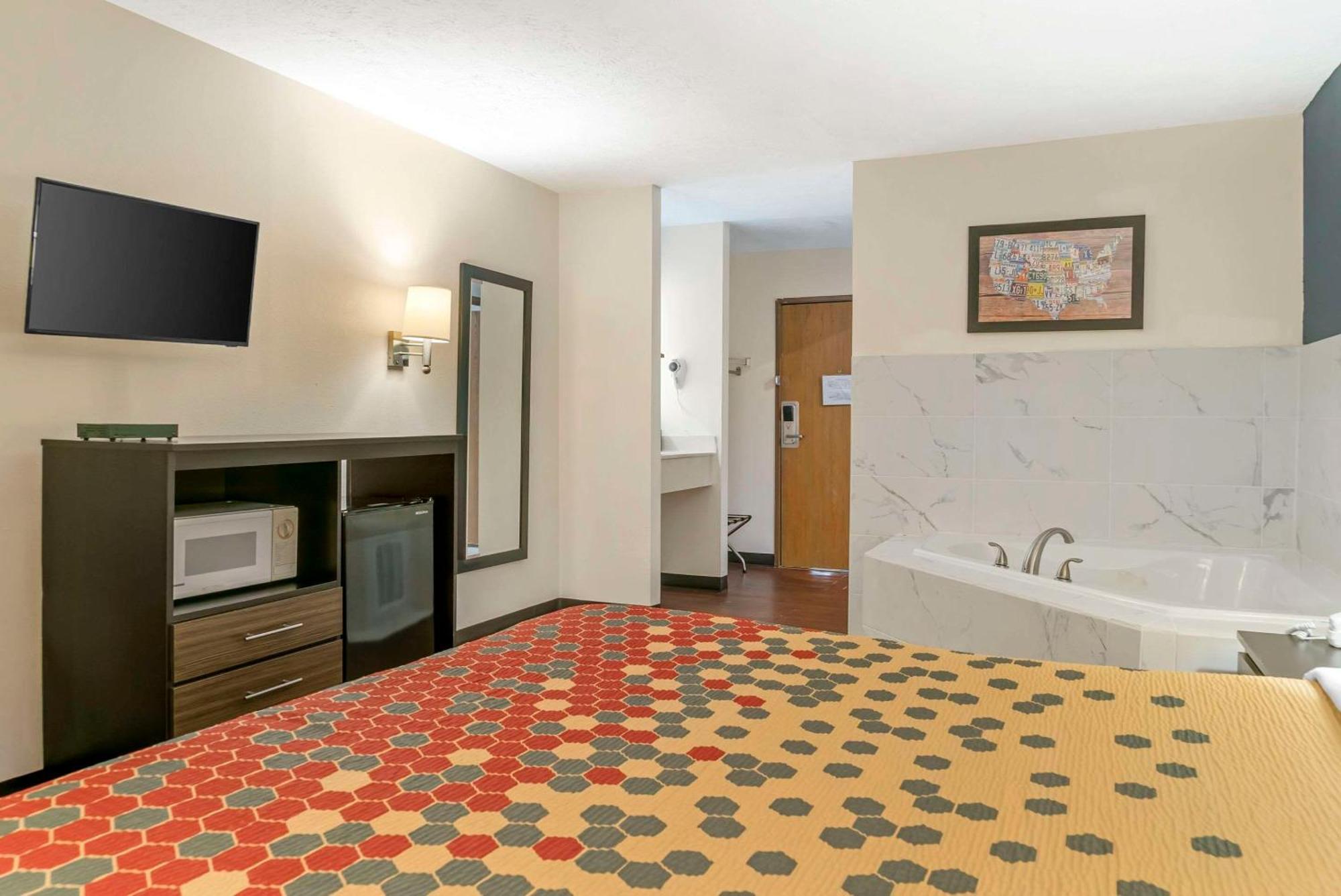 Econo Lodge Traverse City Eksteriør bilde