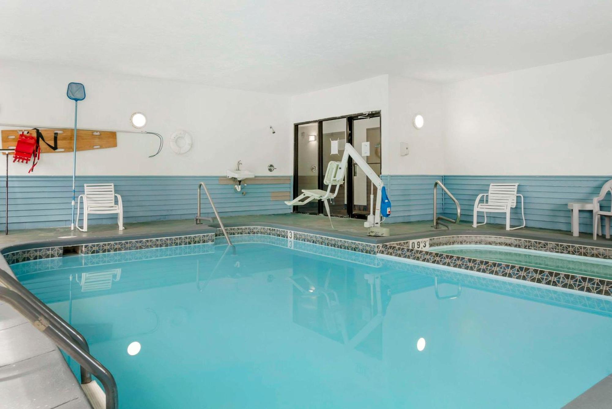 Econo Lodge Traverse City Eksteriør bilde